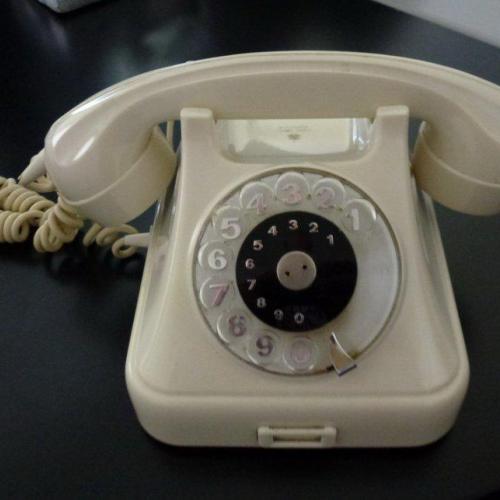 Stari telefon